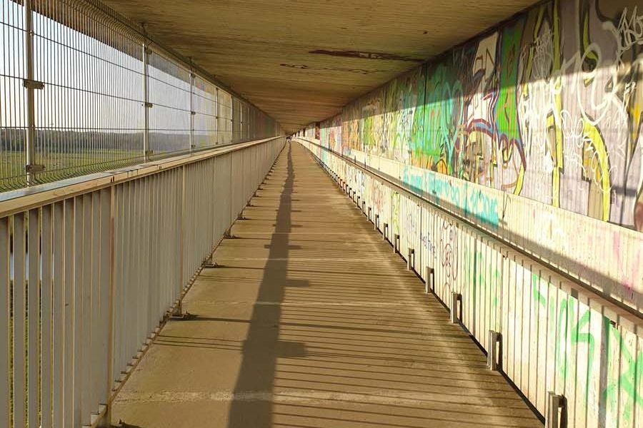 Weg unter der Huntebrücke